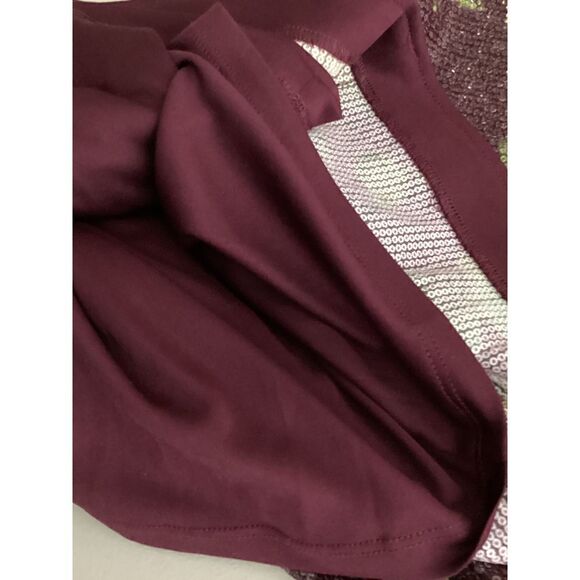 New. Vince Camuto burgundy sequin floral dress. Retails $148. Size 6 - Picture 12 of 12